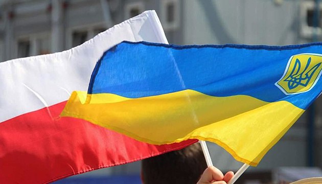 Отримати консультації із захисту прав українці у Польщі можуть офлайн та онлайн