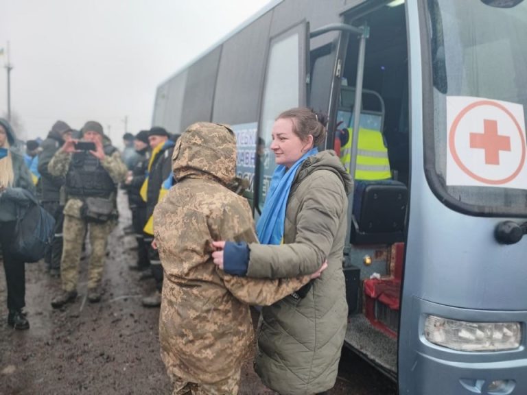 Подати заяву на 90 тис. грн допомоги звільнені з полону жінки можуть до кінця серпня