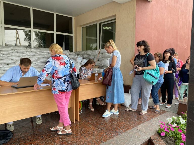 Сьогодні допомогу отримало 500 сімей ВПО. Фонд планує зробити свою діяльність системною